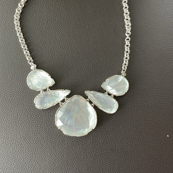 NWOT Kendra Scott Kenzie Statement Necklace Silver Ivory Mother of Pearl - Picture 3 of 7